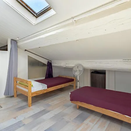 Avec Dortoirs 度假居 *