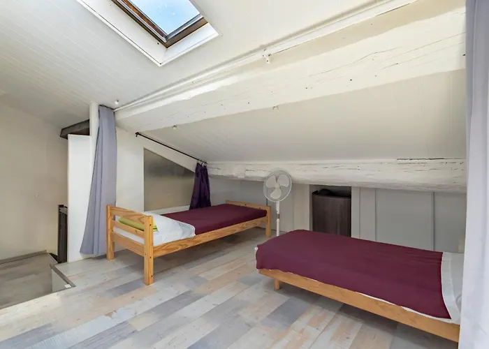 Avec Dortoirs Сasa de vacaciones *